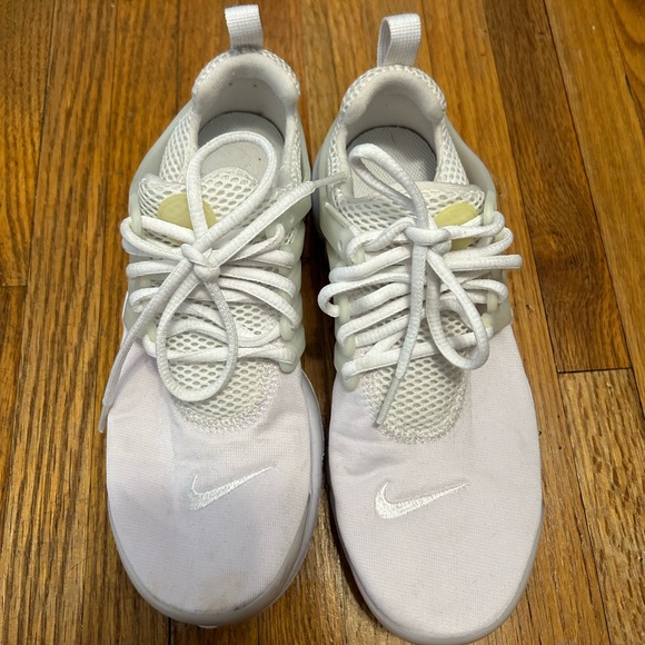 SOLD Nike Shoes - Picture 5 of 6